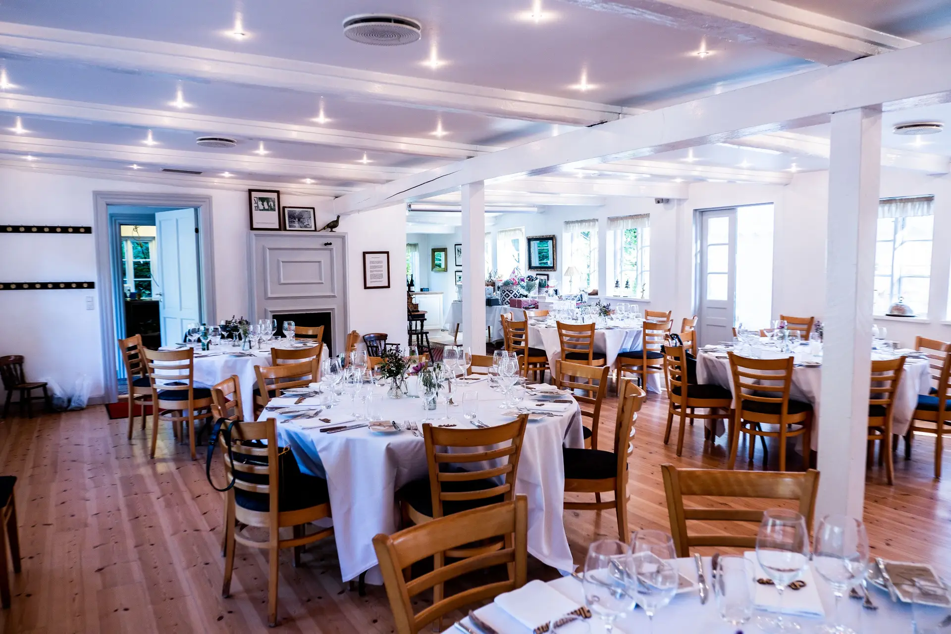 Morquessa Dining Atmosphere